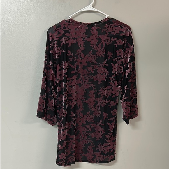 Black and Pink Velvet Robe with Crushed Texture - Picture 4 of 4